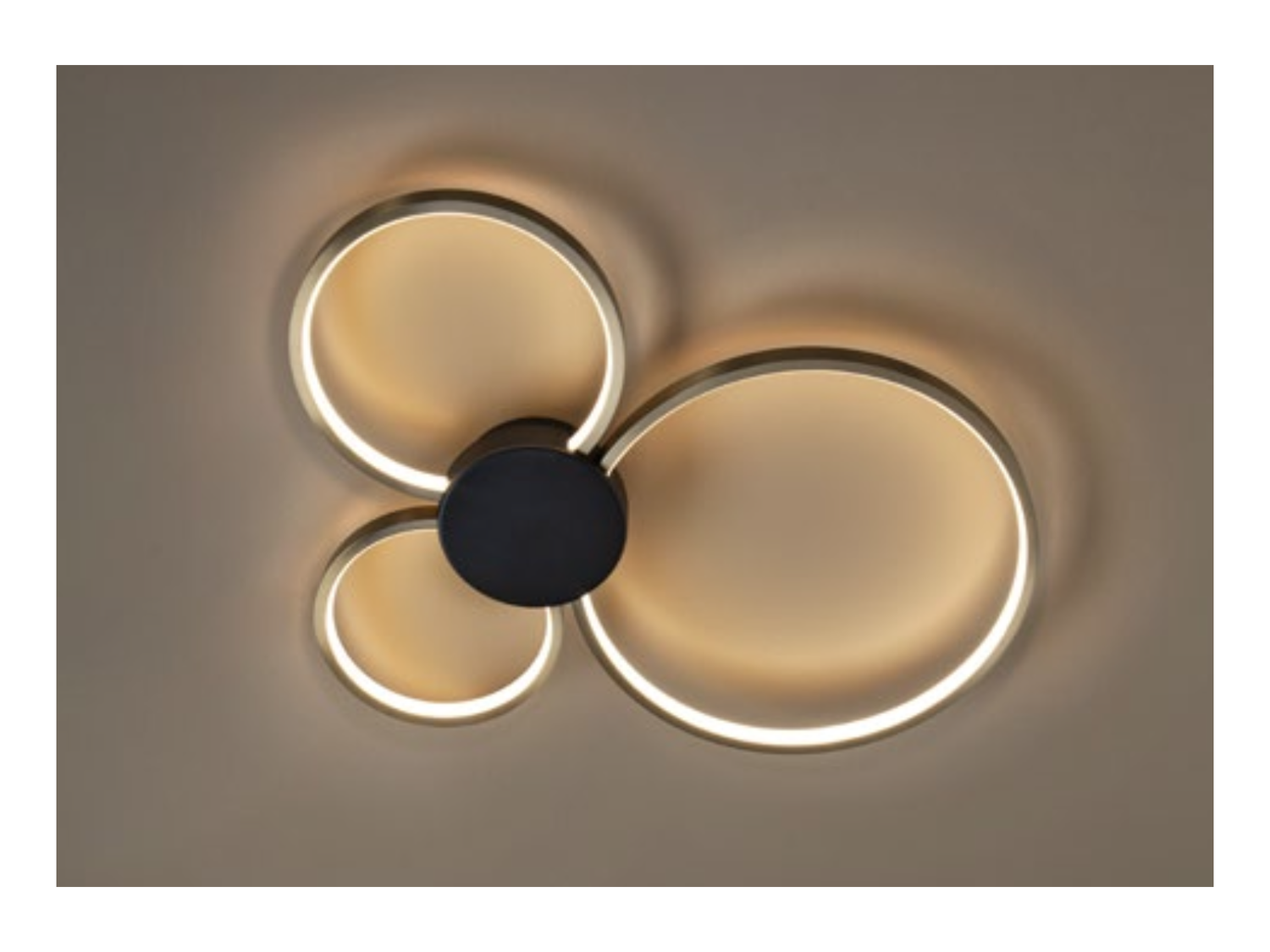 Stropní LED svítidlo Atom, pískově černá, mosaz, 20W, 3000K, 50,5cm